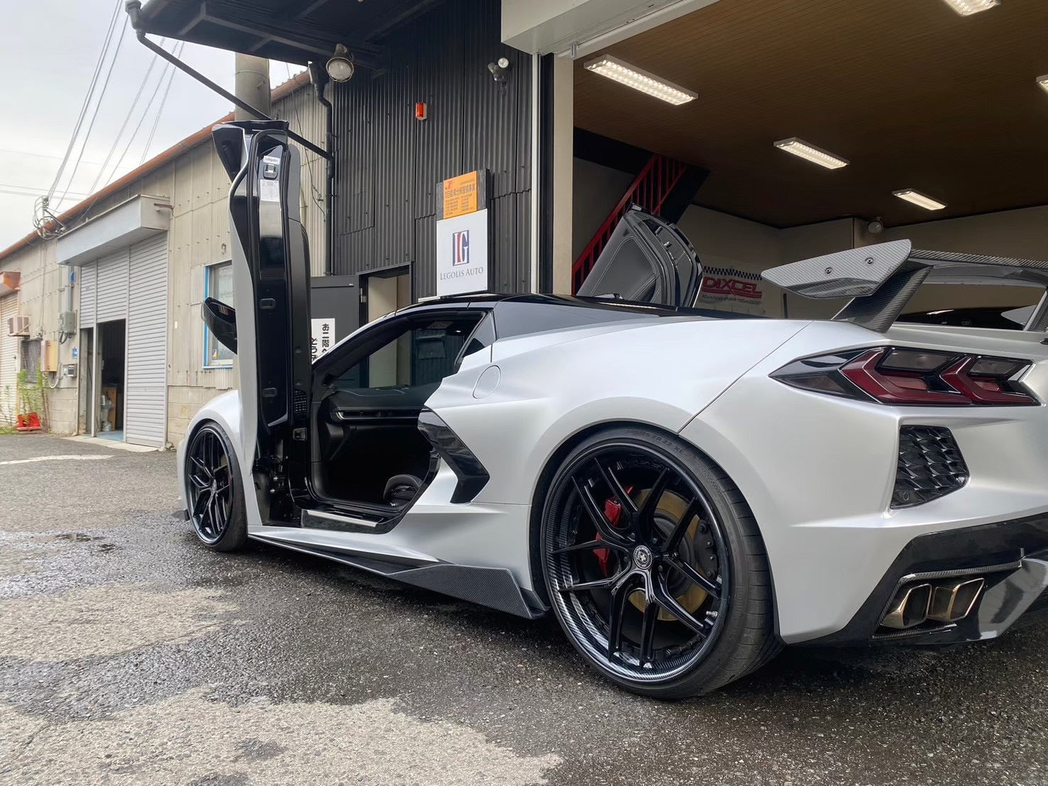 C8コルベットのカスタムパーツはレゴリスオートに揃っています！