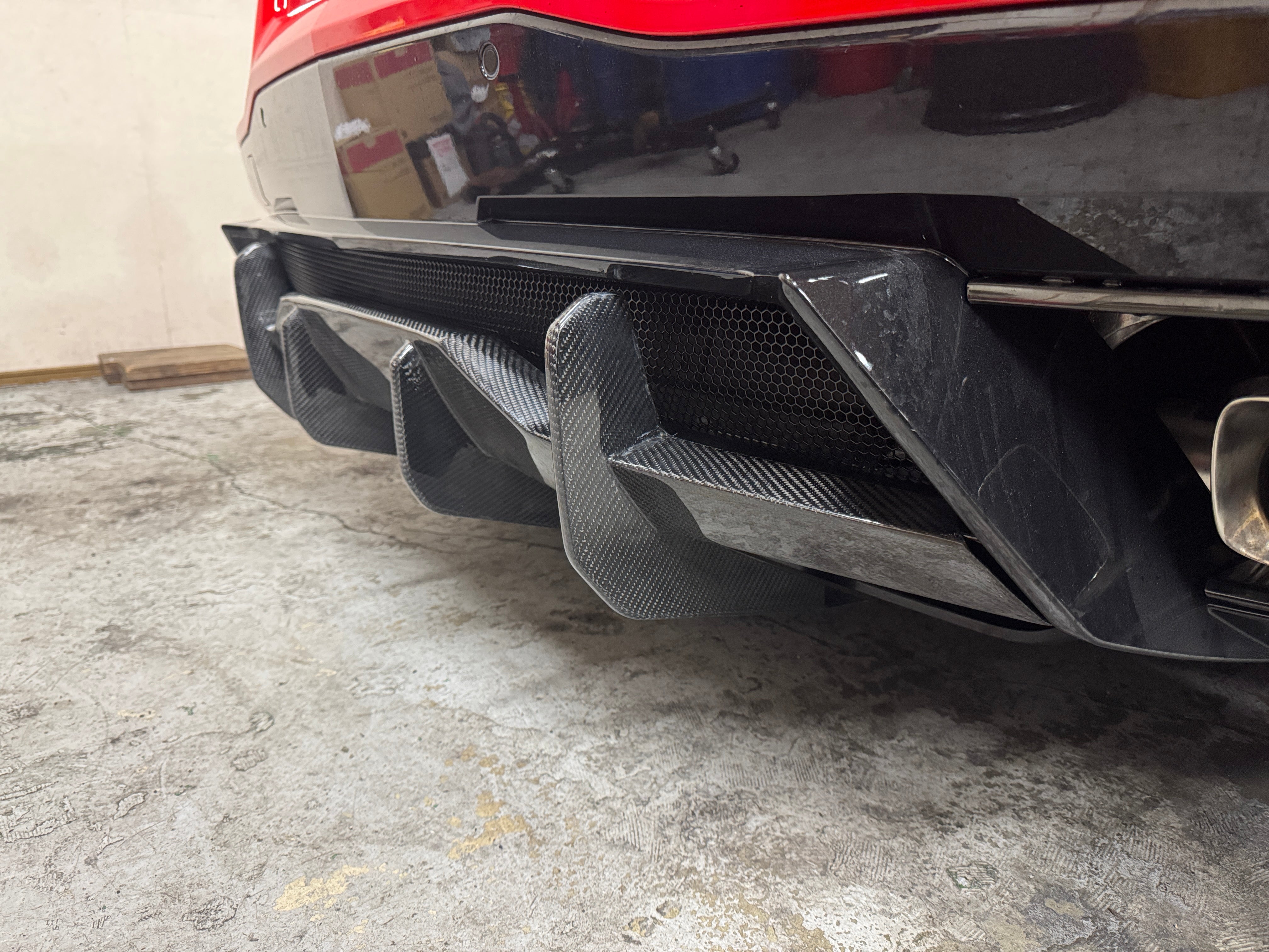C8コルベットのリアディフューザー交換について！