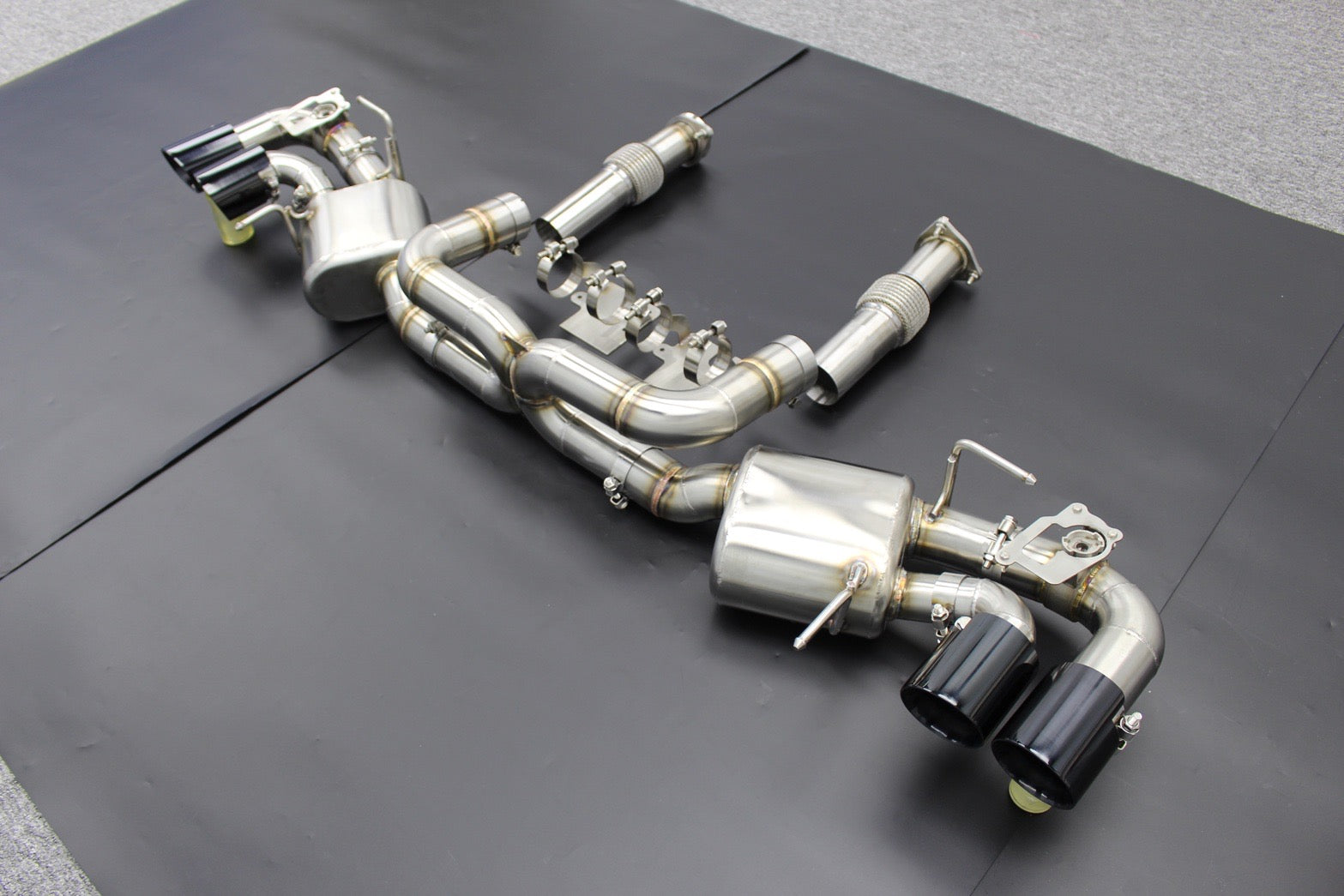 L-ONE製C8コルベット用マフラー