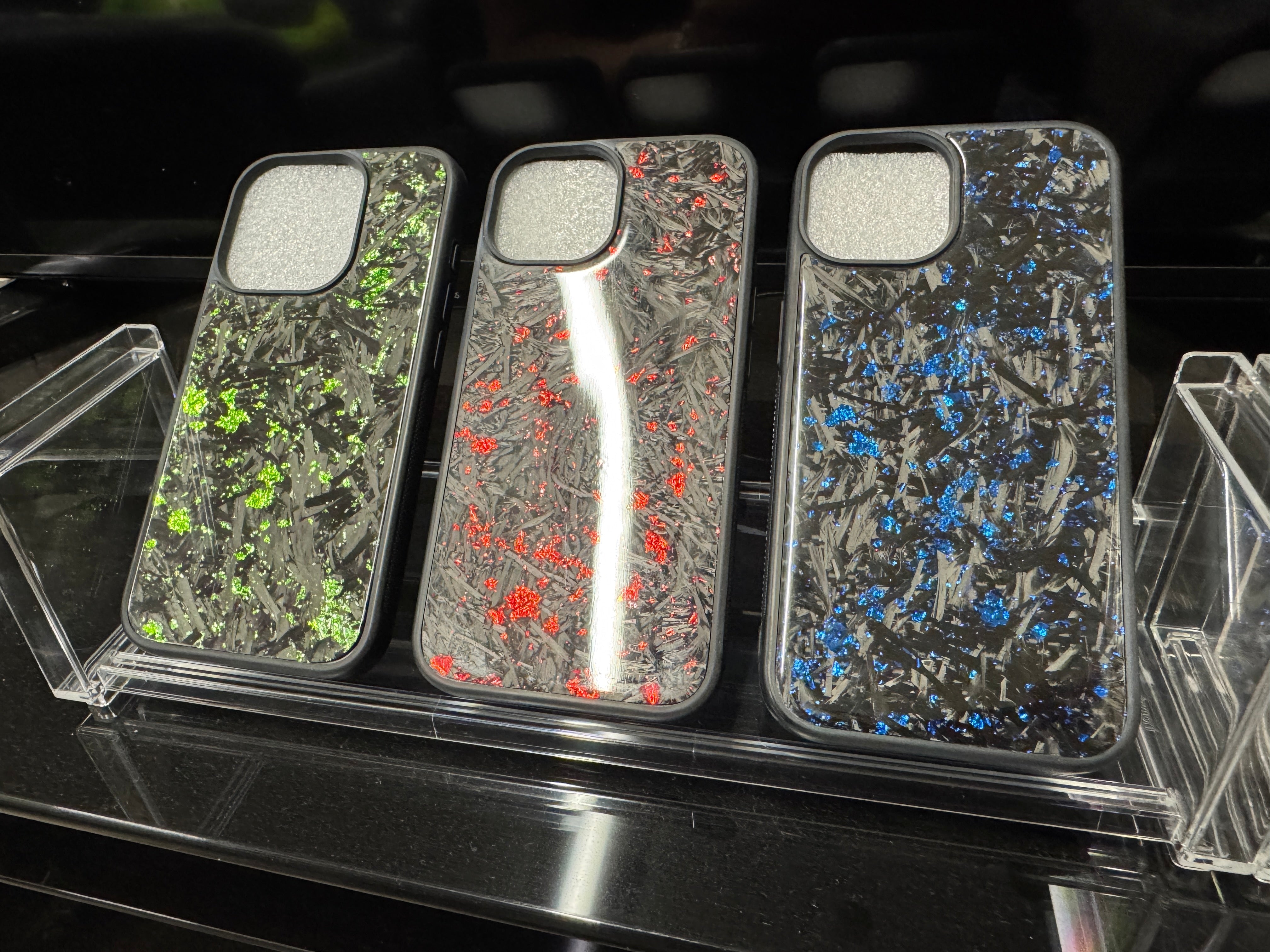 新製品「カーボンiPhoneケース」のご案内！